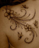 /album/tattoo-chica/tatuajes-flores-mariposas-en-la-espalda-copia-jpg/